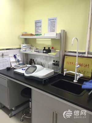 學(xué)校食堂機器人主廚上崗 從一粒花椒溯源到智能餐飲新時代